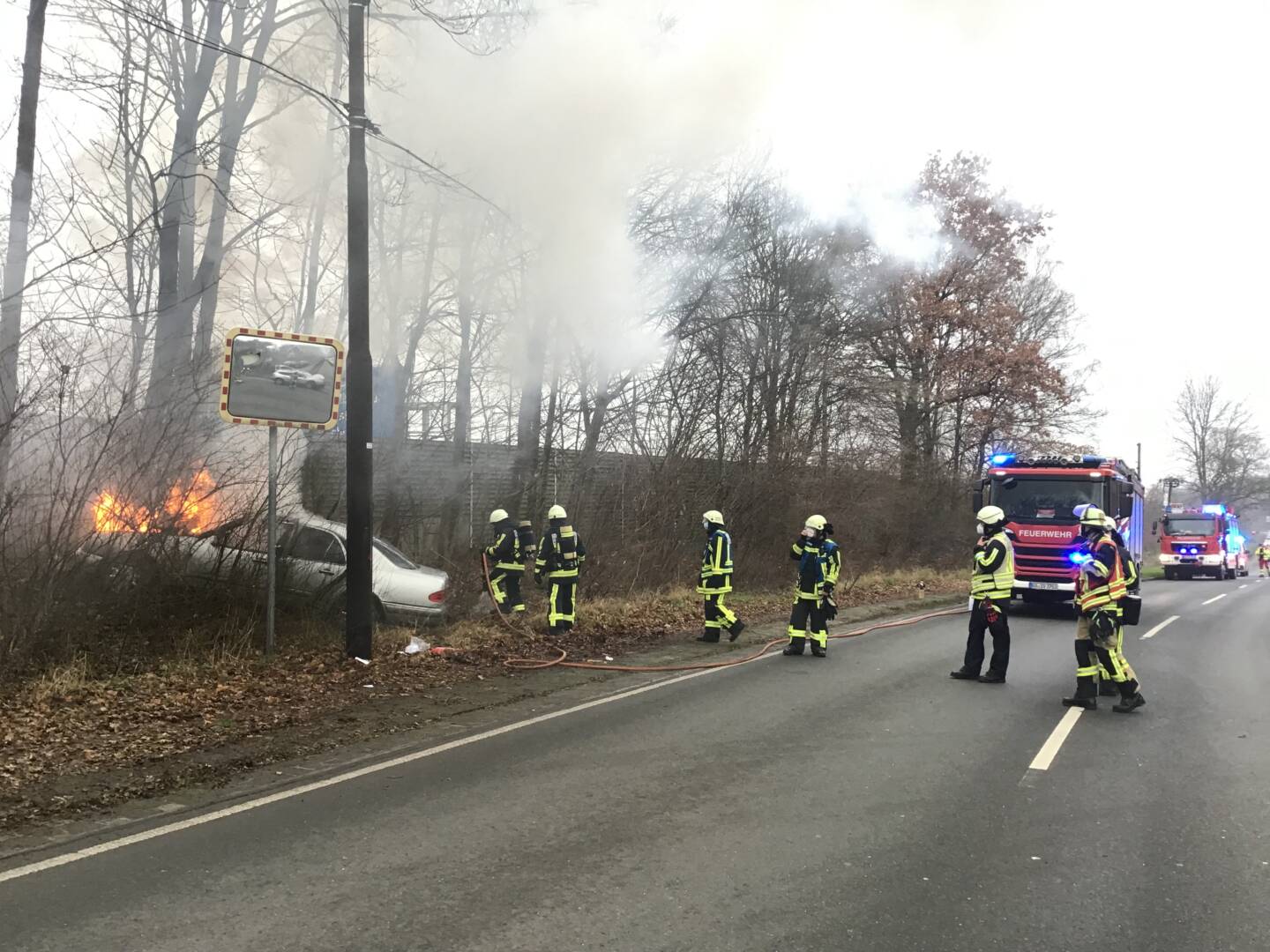 PKW-Brand nach Verkehrsunfall