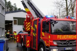 DLK in Stellung zur Rettung