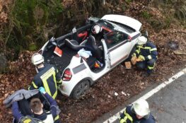 20240216 technische rettung 3 PKW nach technischer Rettung