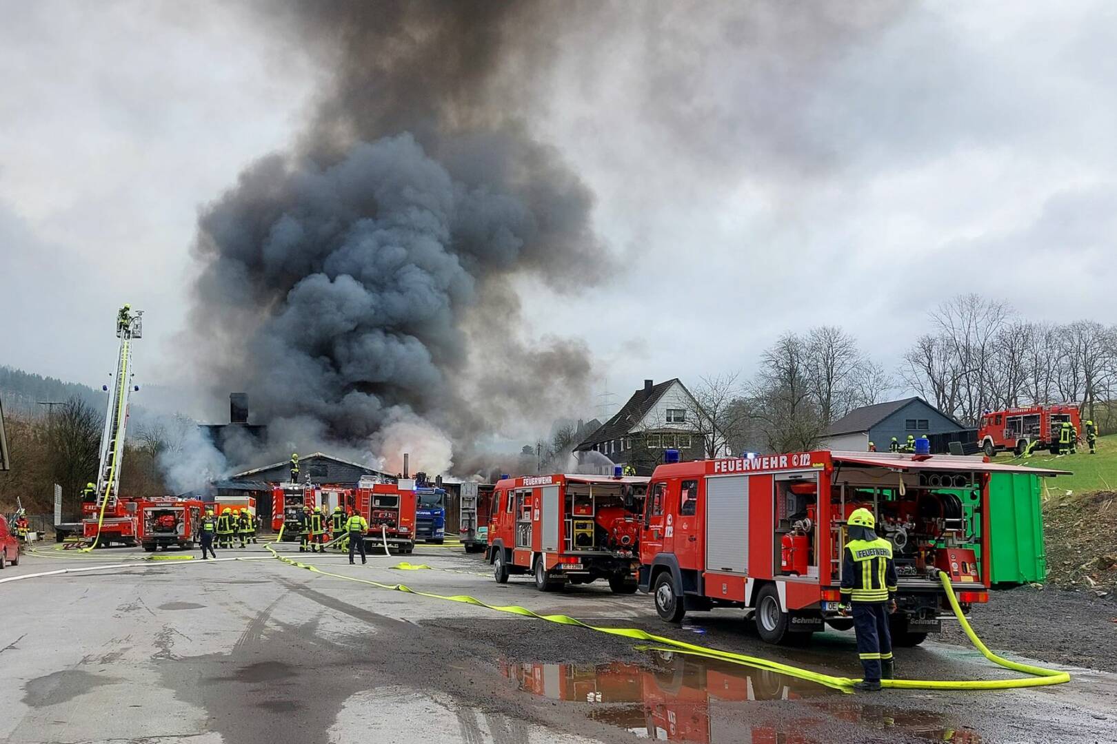 Industriebrand in Finnentrop-Fehrenbracht