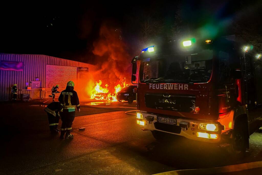 Brand von mehreren PKW in Finnentrop