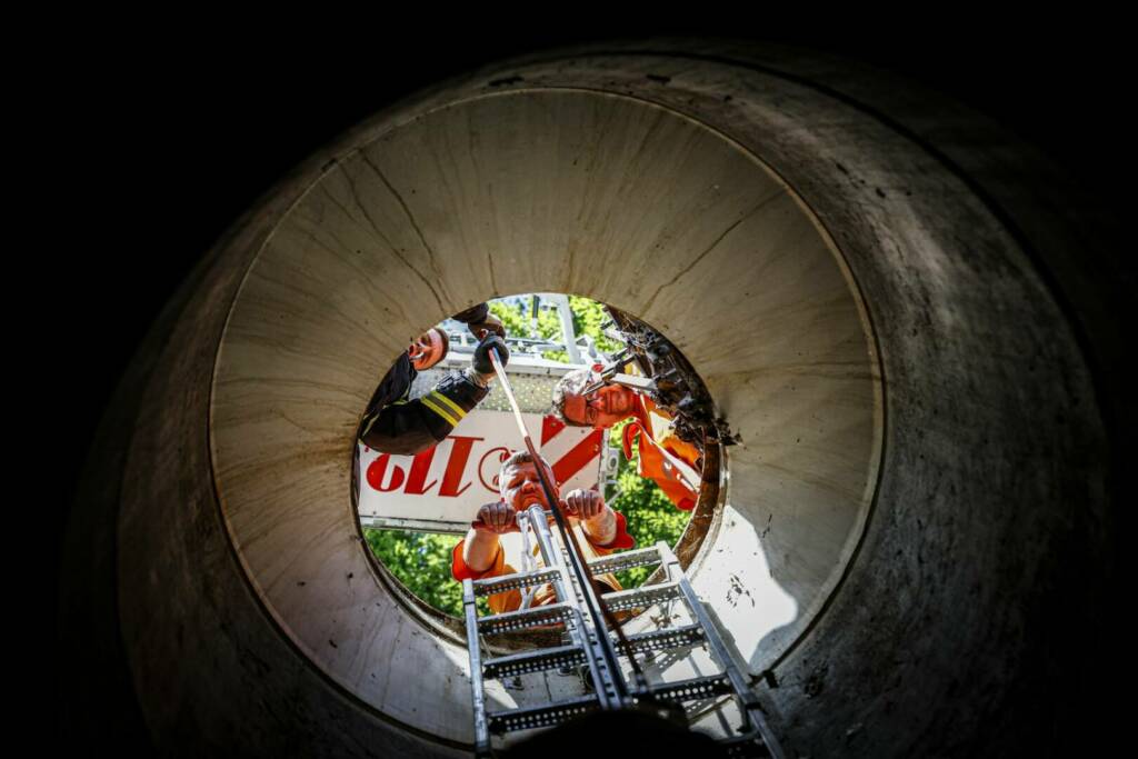 Gemeinsame Übung von Stadtbetrieben, Kanalbauamt und Berufsfeuerwehr