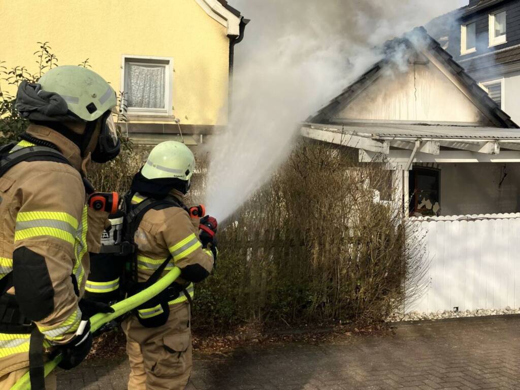 Anbau brennt komplett