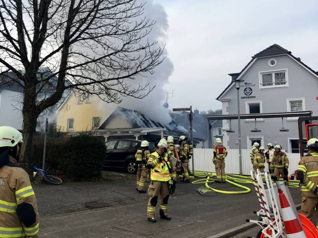 Anbau brennt komplett