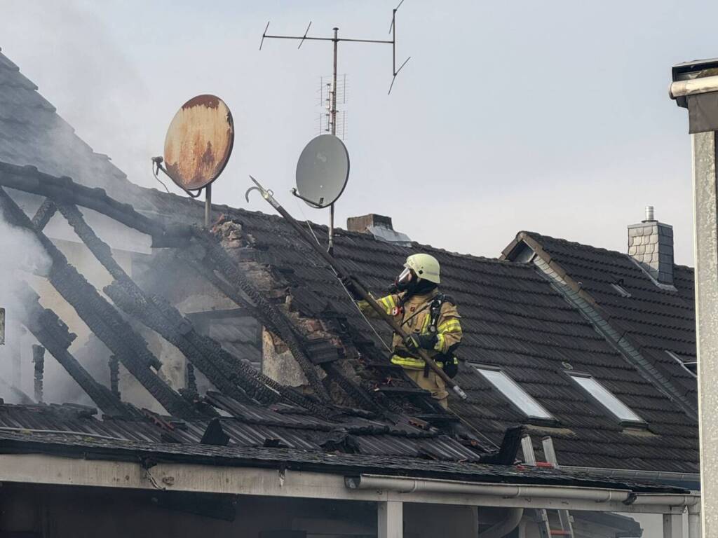 Anbau brennt komplett