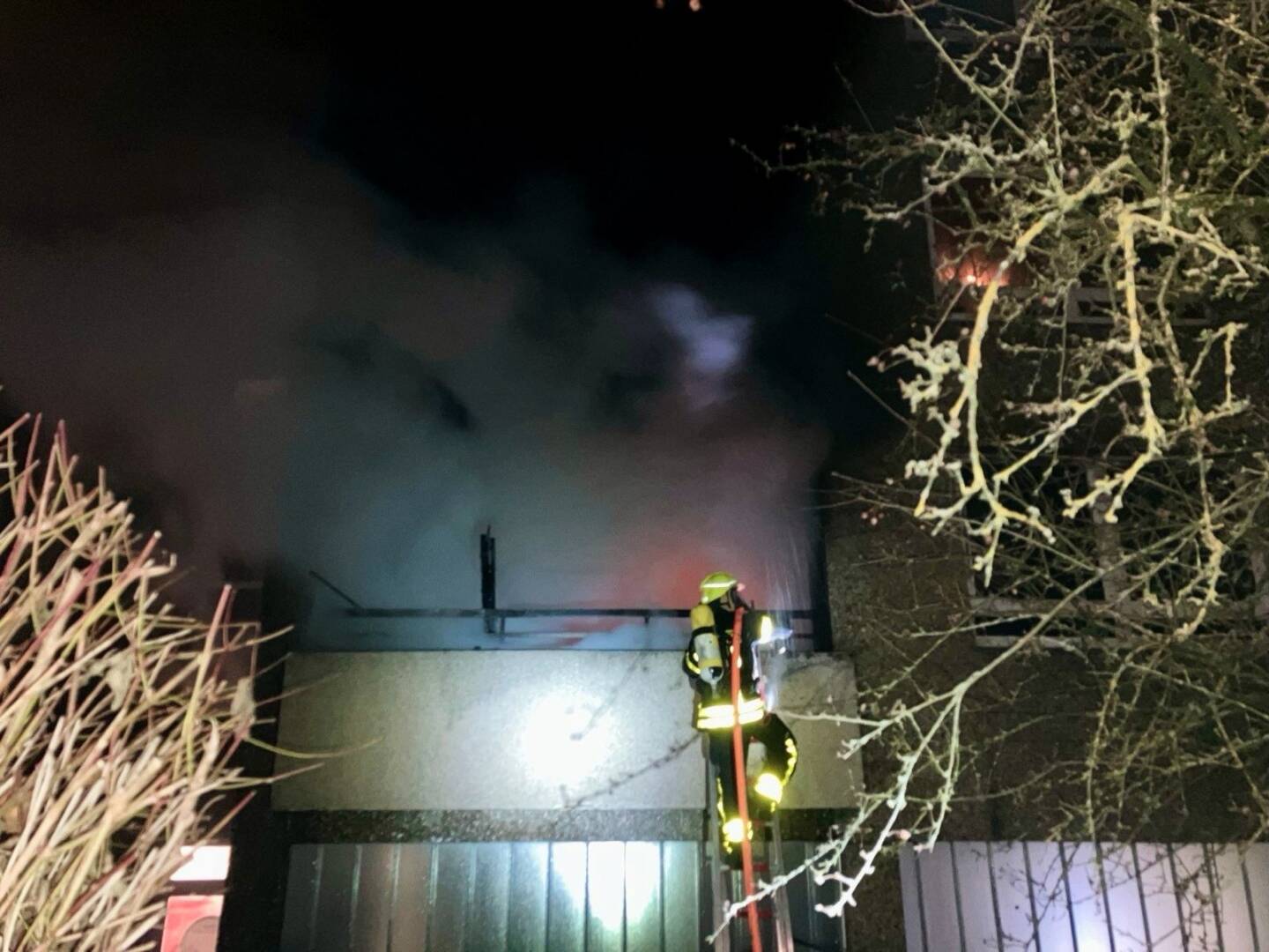 Brand in Seniorenwohnanlage fordert mehrere Verletzte