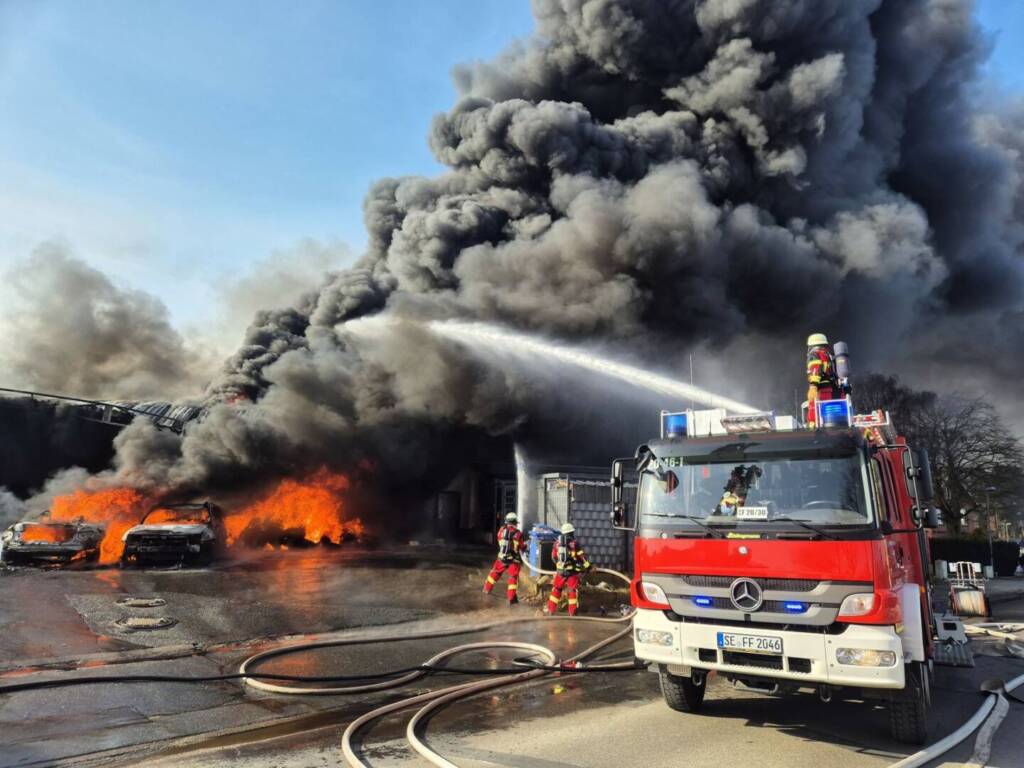Brand eines Reifenhandels