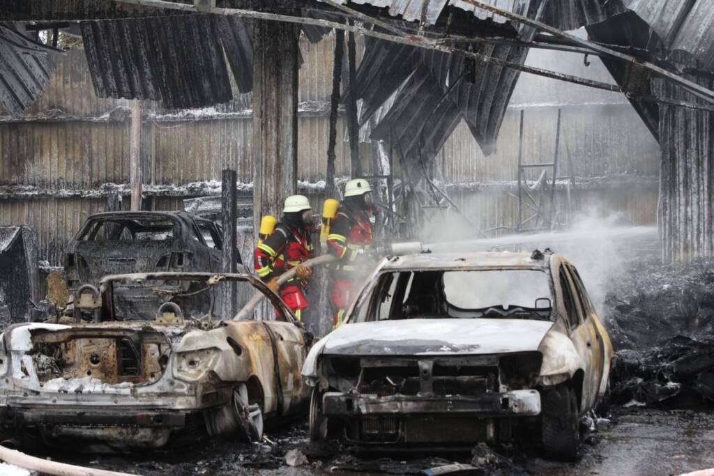 Brand eines Reifenhandels