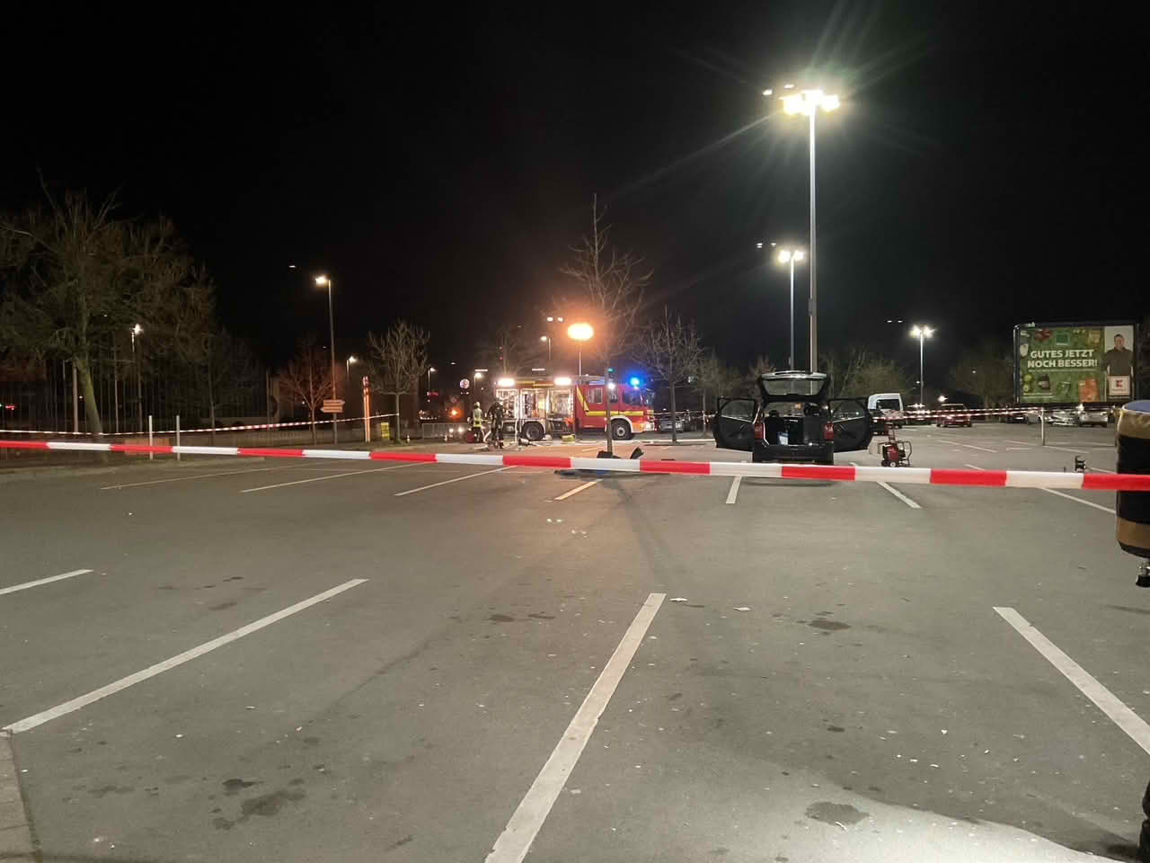 Abgesperrter Supermarktparkplatz