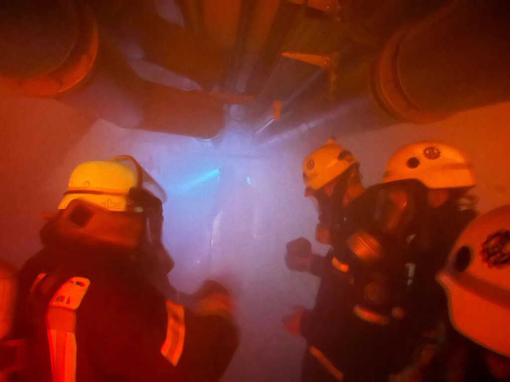 Übung von Feuerwehr und THW