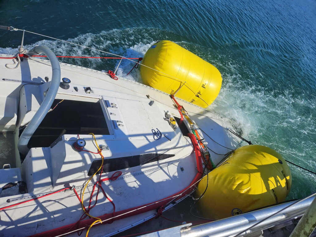 Gestrandetes Segelboot