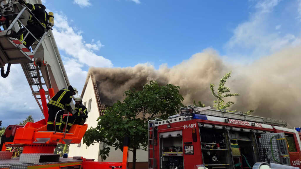 Hubrettungsbühne im Einsatz