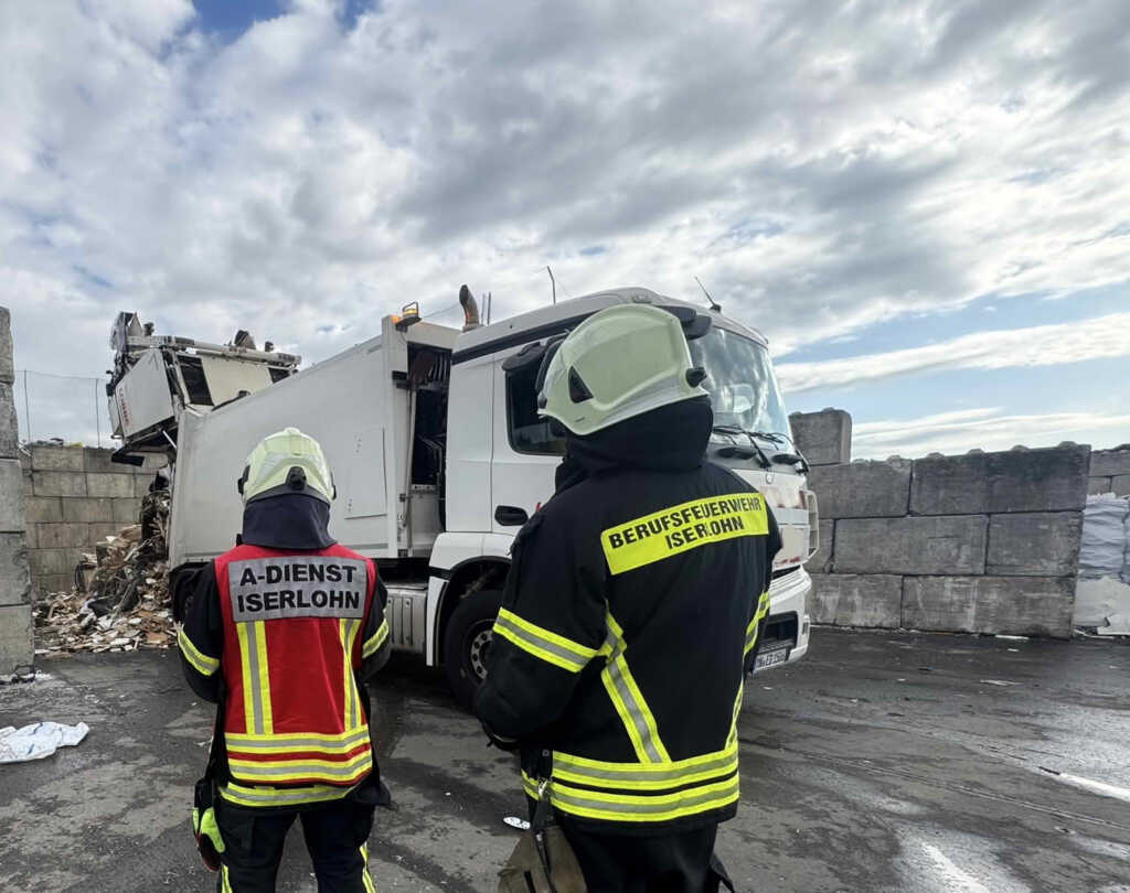 Rauchender Müllwagen