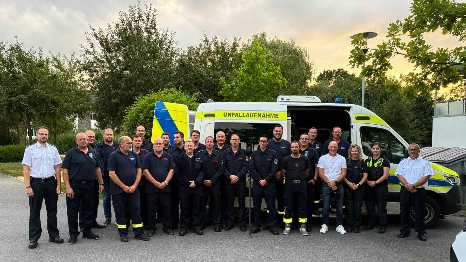 VU-Team und Feuerwehr