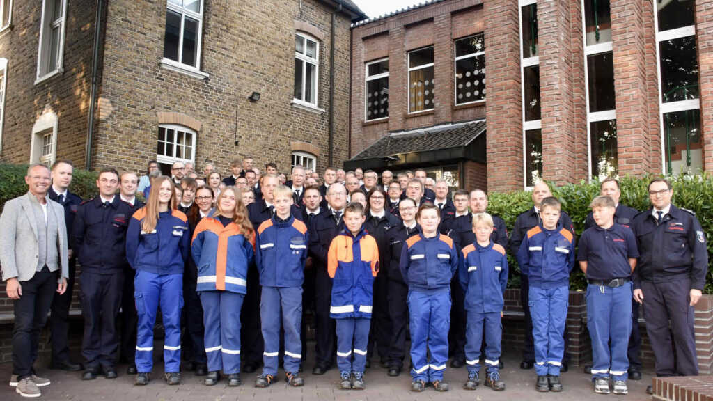 Gruppenfoto der Freiwilligen Feuerwehr Hünxe