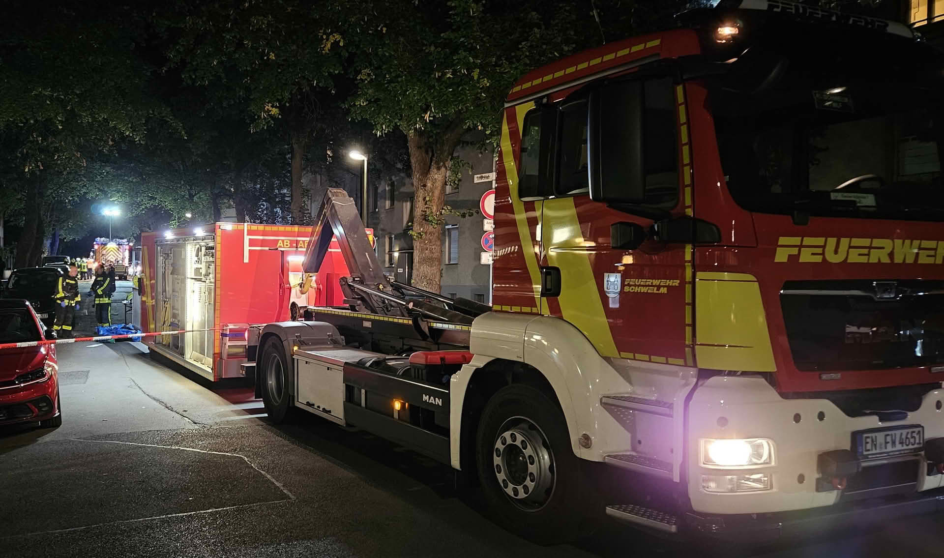 Abrollbehälter bei Gefahrguteinsatz - Quecksilber ausgetreten