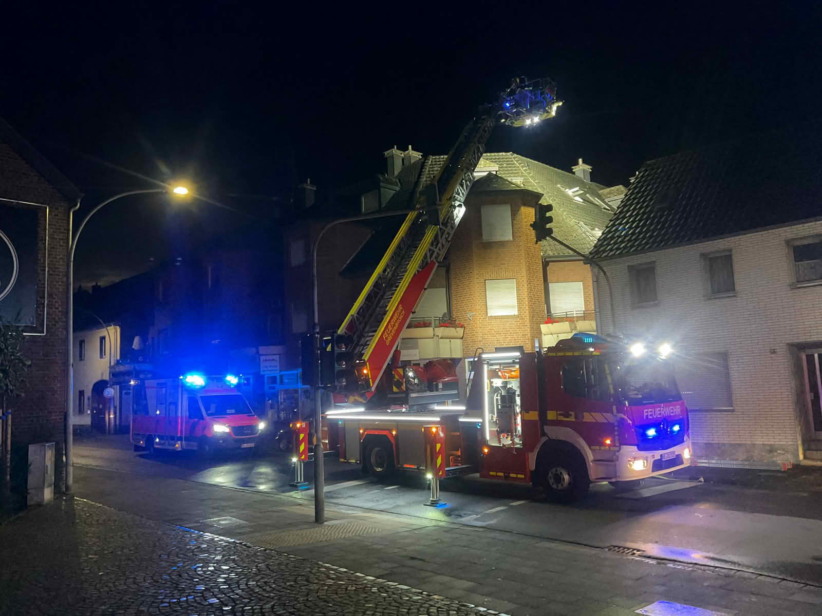 Rauchmelder rettet Leben - Einsatz der Drehleiter
