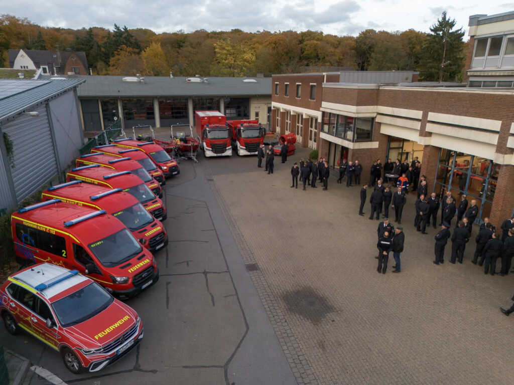 Neue Fahrzeuge im Hof