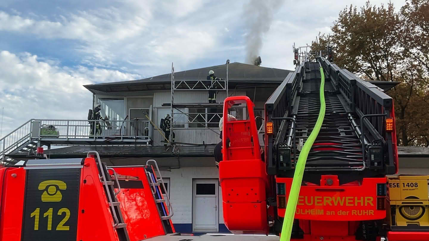 Dachstuhlbrand auf der Galopprennbahn