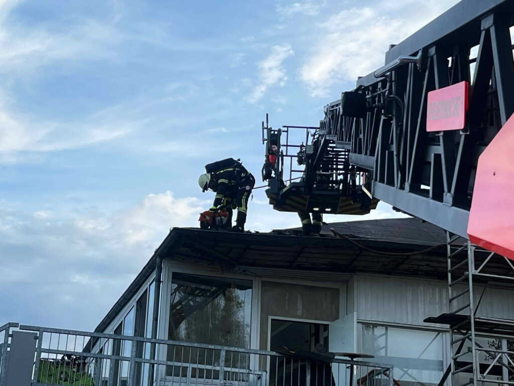 Dachstuhlbrand auf der Galopprennbahn