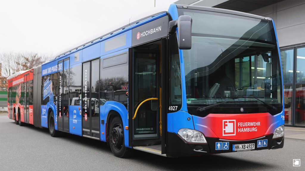 Bus von schrÀg vorn