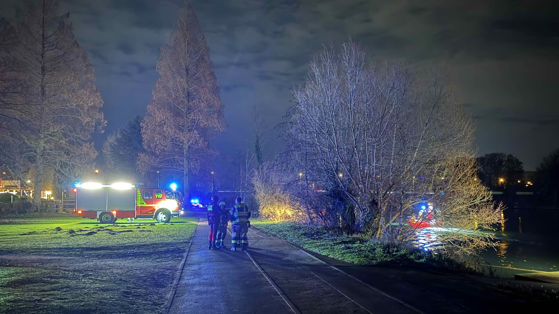 Zeugin rettet Wassersportler aus Gewässer