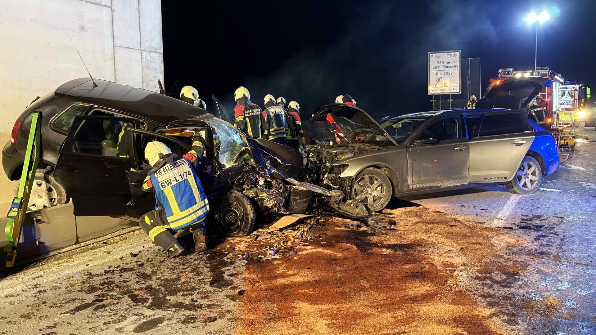 H2 Verkehrsunfall Person eingeklemmt