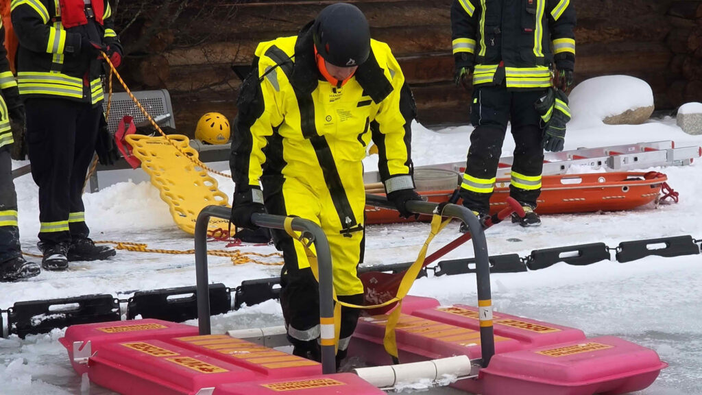Eisretter während der Übung