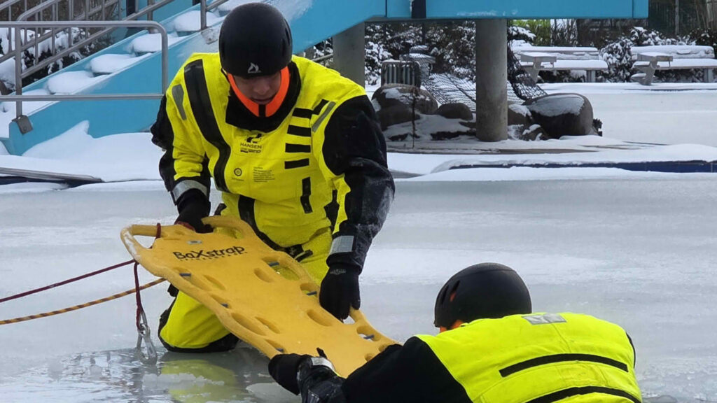 Eisretter während der Übung