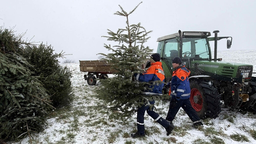 Bei starkem Schneefall wurde in Oberflockenbach gesammelt