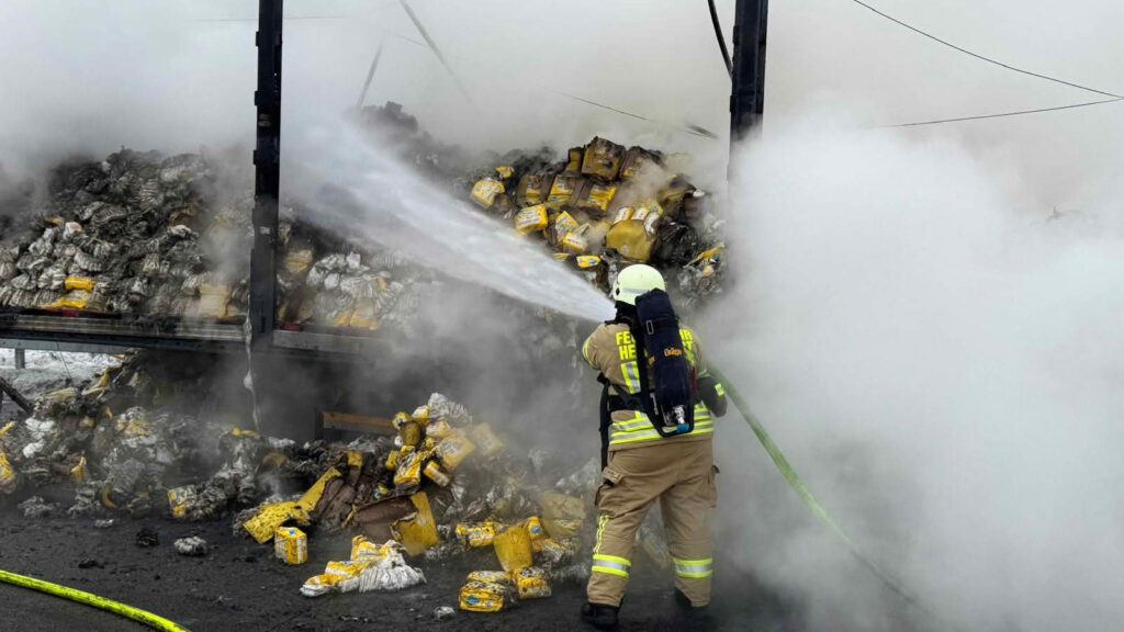 Brennender Sattelauflieger auf der BAB2
