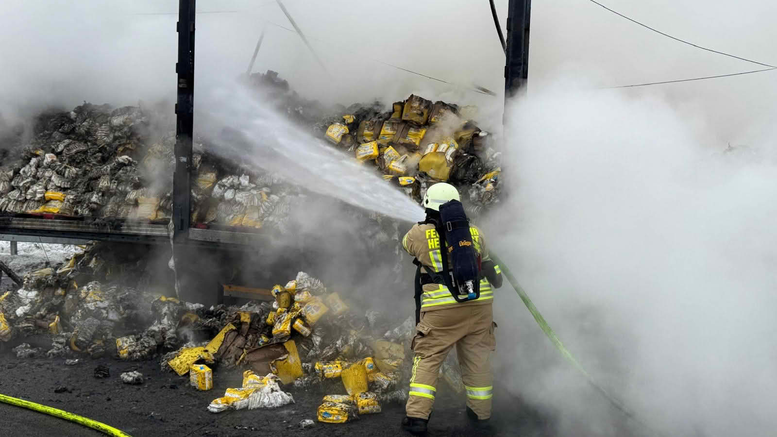 Brennender Sattelauflieger auf der BAB2