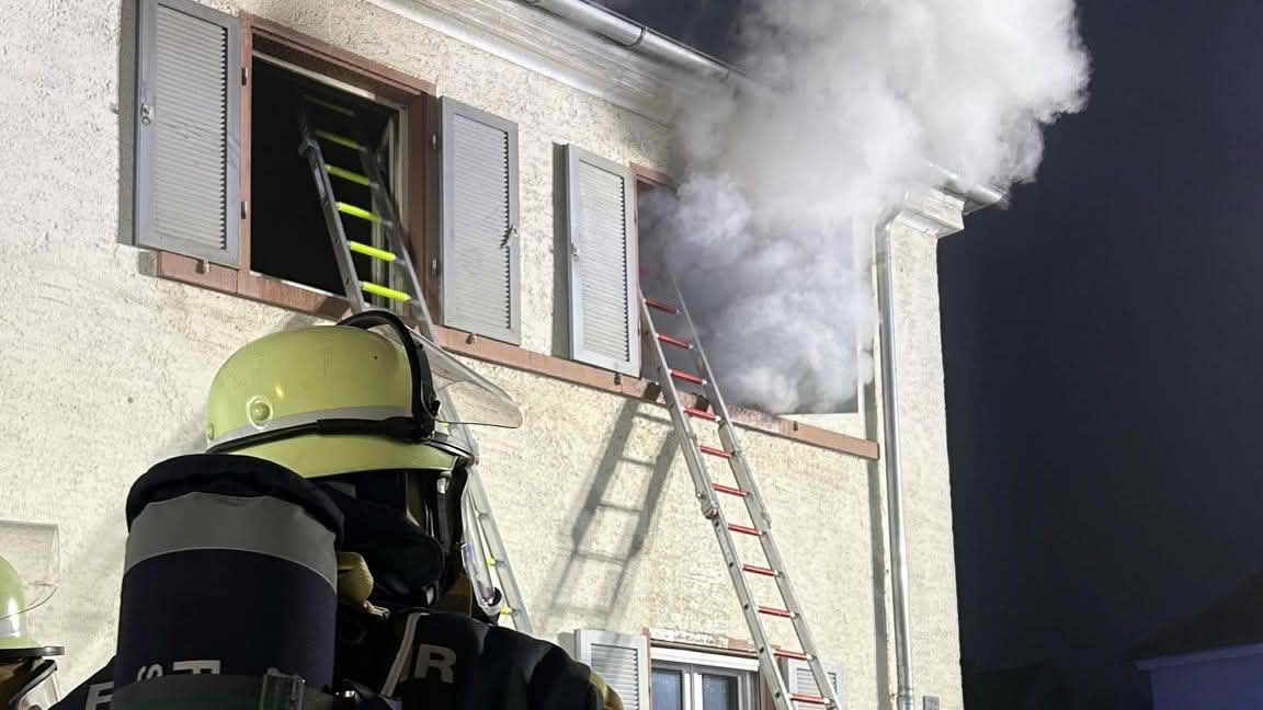 Wohnungsbrand in Speyer: Feuerwehr rettet Person