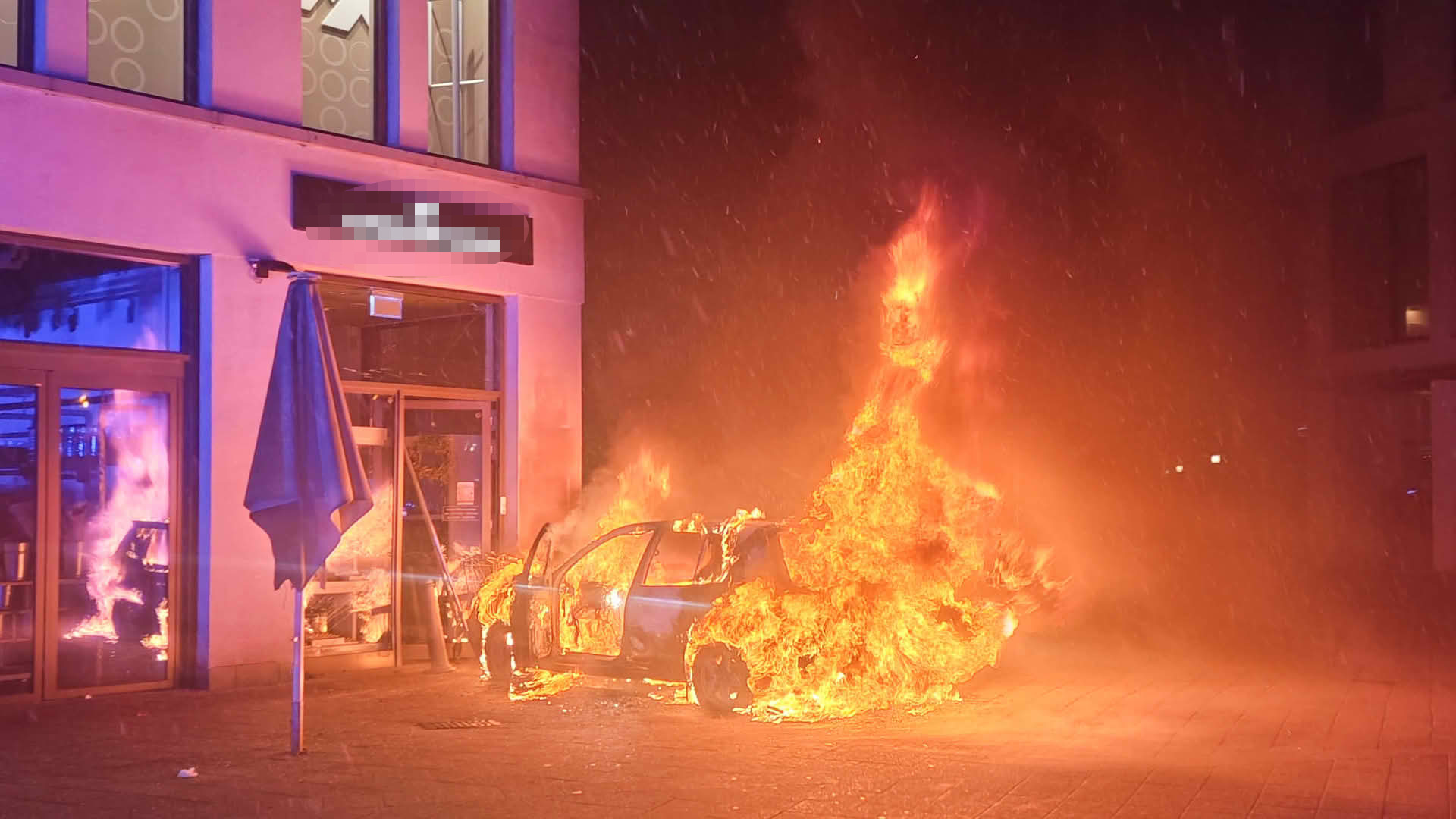 Brennender Pkw in der Innenstadt