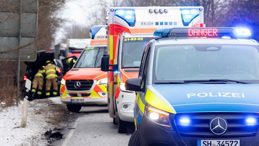 Drei Verletzte durch Verkehrsunfall auf der Bundesstraße 206