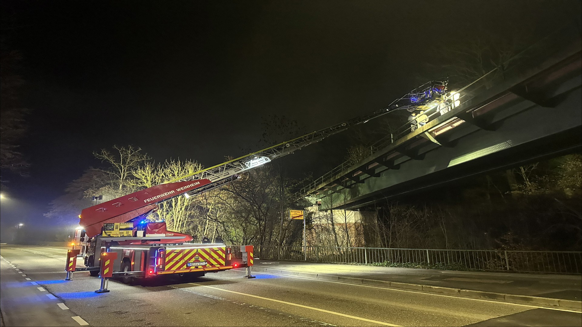 4 junge Menschen aus unwegsamem Gelände gerettet