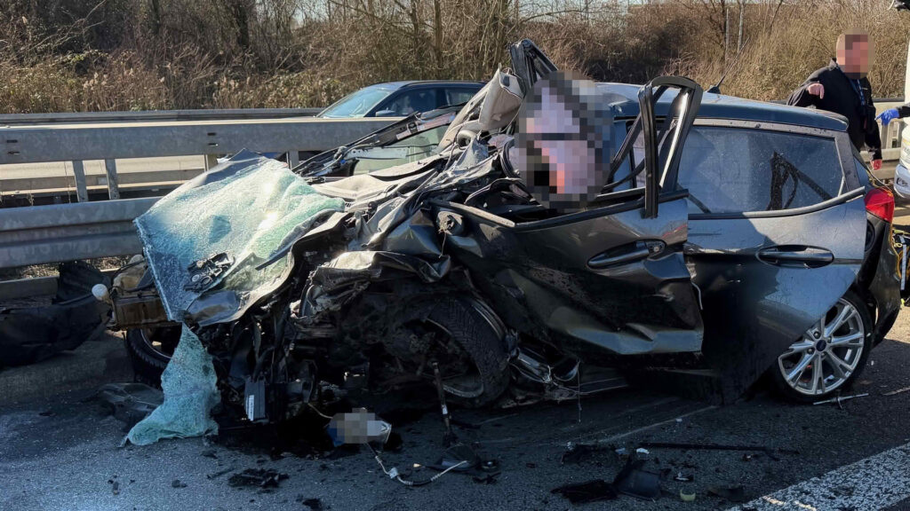 Schwerer Verkehrsunfall mit LKW auf der BAB 3