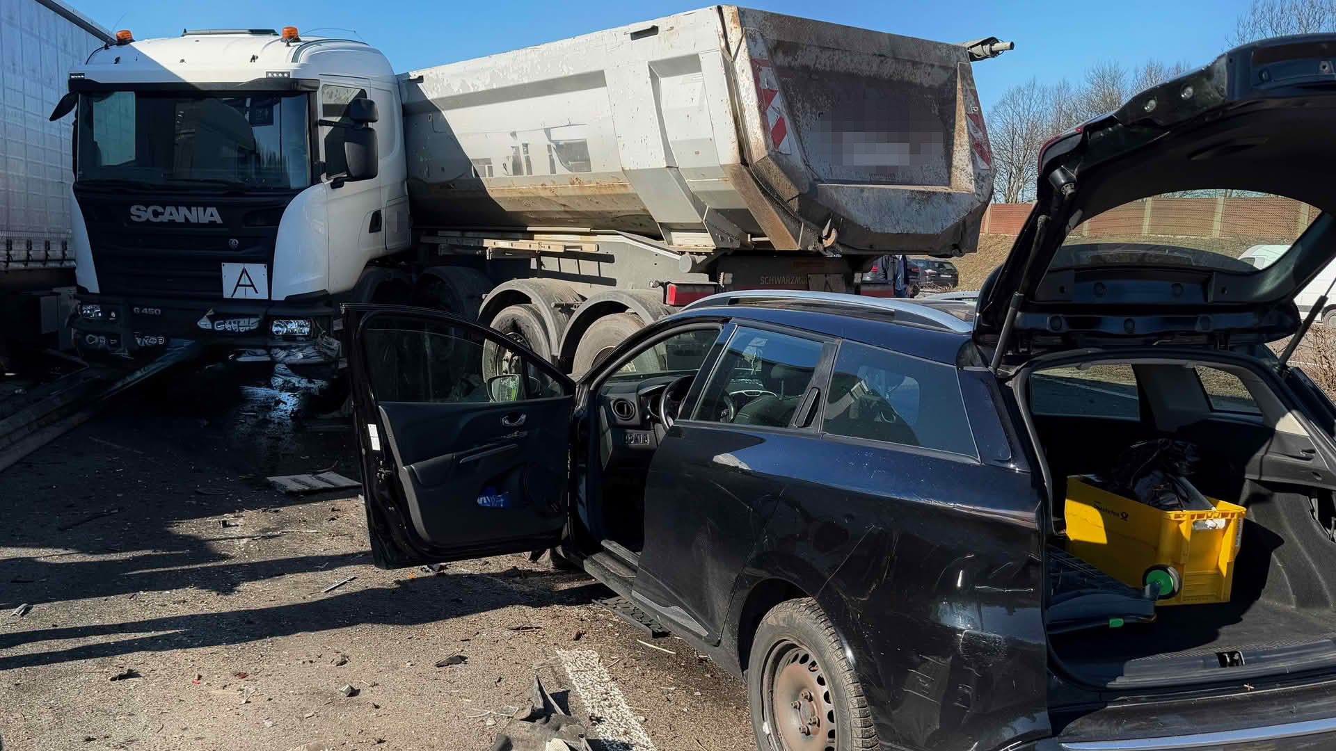 Schwerer Verkehrsunfall mit LKW auf der BAB 3