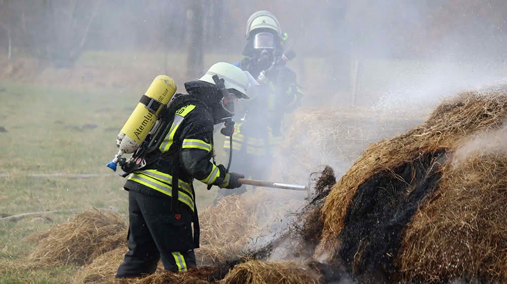 Rundballenbrand in Struvenhütten