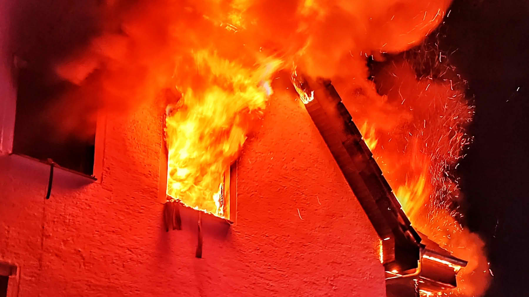 Menschenleben in Gefahr, B4 Wohnungs-, Gebäudebrand