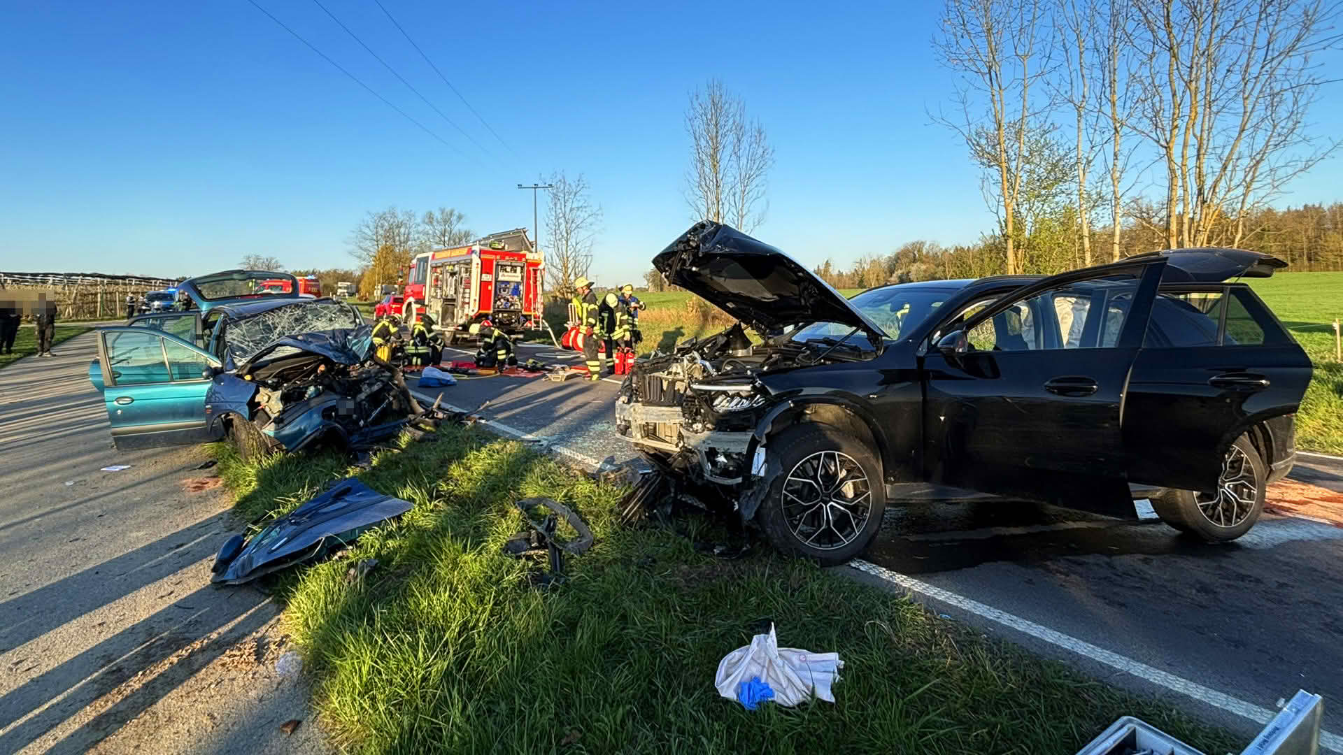 Zwei Verletzte nach Frontalzusammenstoß auf B33