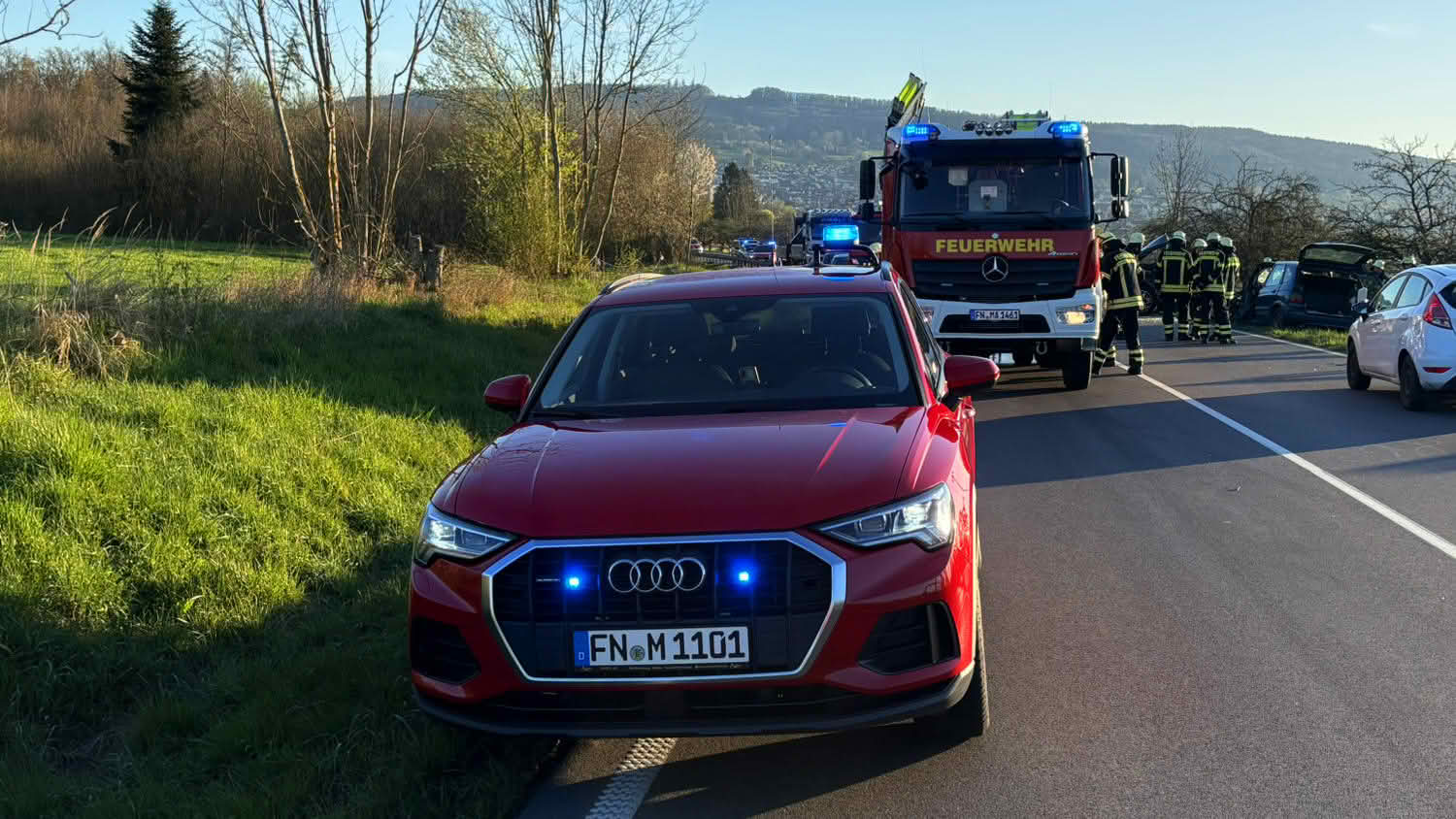 Zwei Verletzte nach Frontalzusammenstoß auf B33