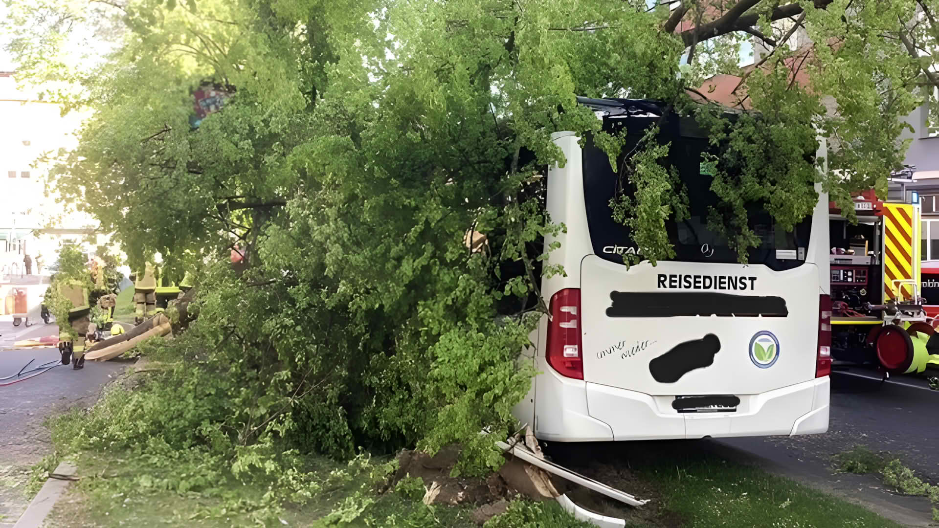Busunfall mit mehreren Verletzten