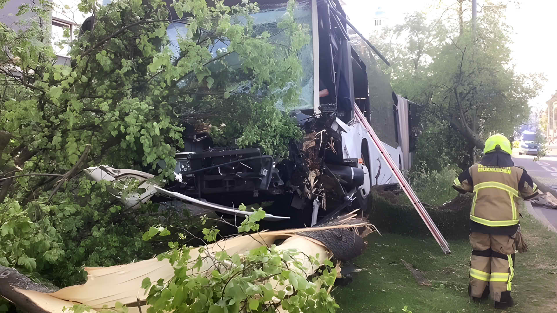 Busunfall mit mehreren Verletzten