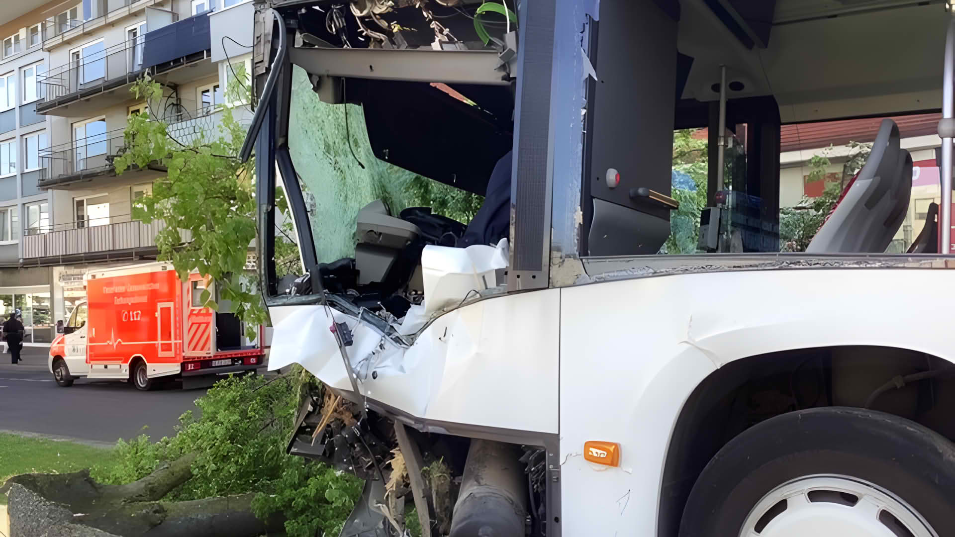 Busunfall mit mehreren Verletzten