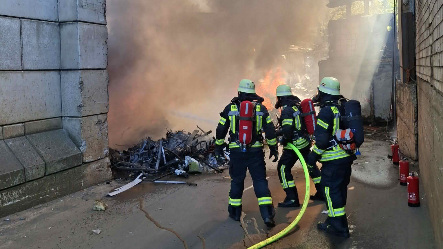 Feuer in Bonner Recyclingbetrieb