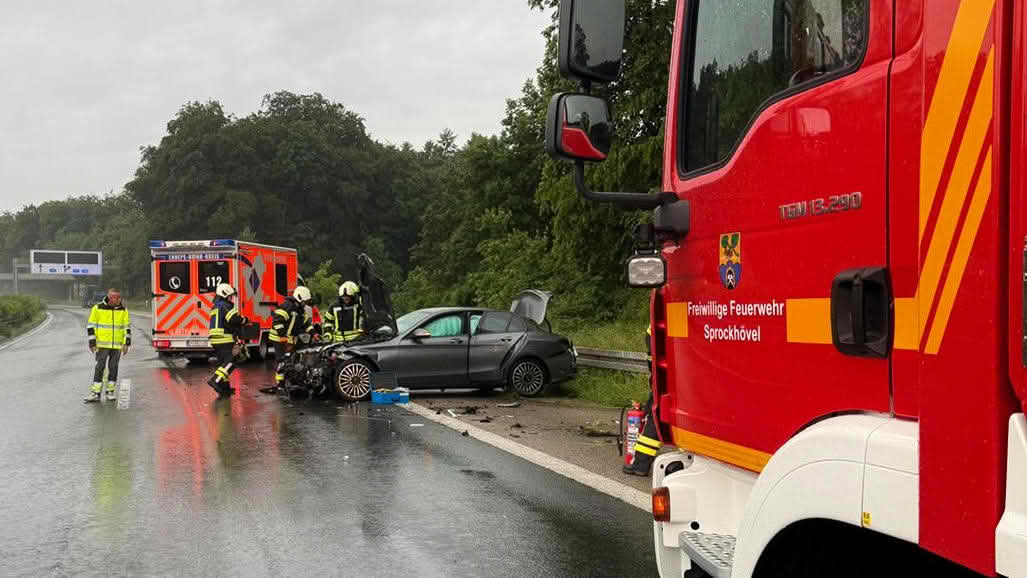 PKW verunfallt auf Autobahn Aktuelle Feuerwehreinsätze und Berichte 1