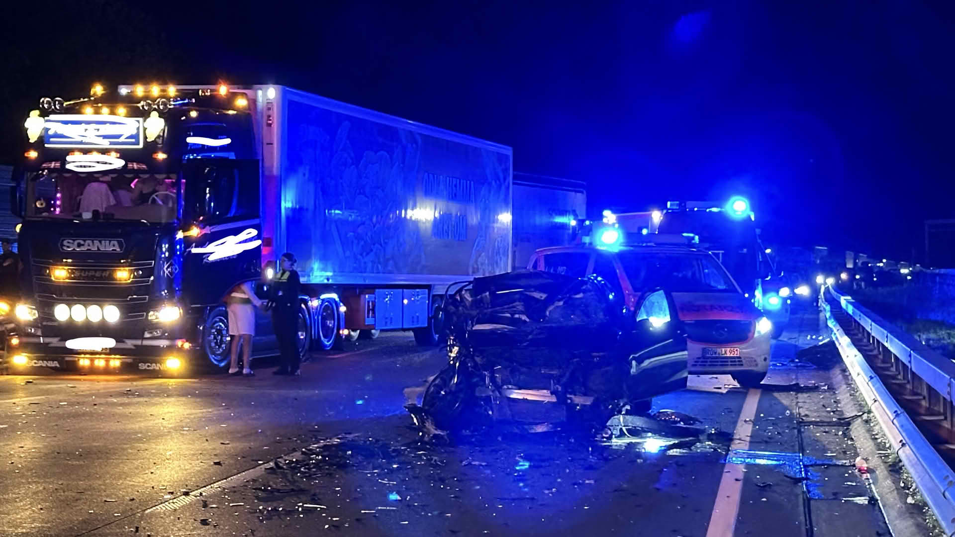 Ein verunfalltes Fahrzeug