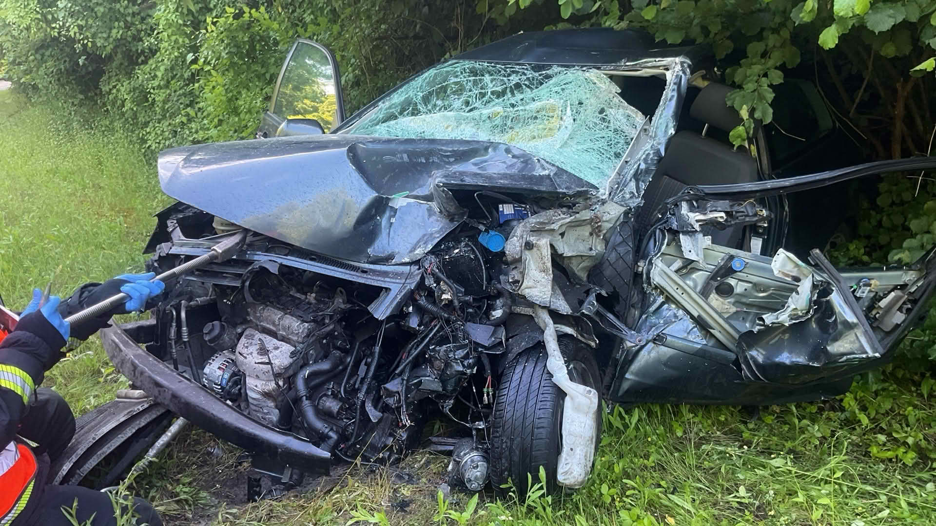 Schwerer Unfall bei Hahnenfurth Aktuelle Feuerwehreinsätze und Berichte 1