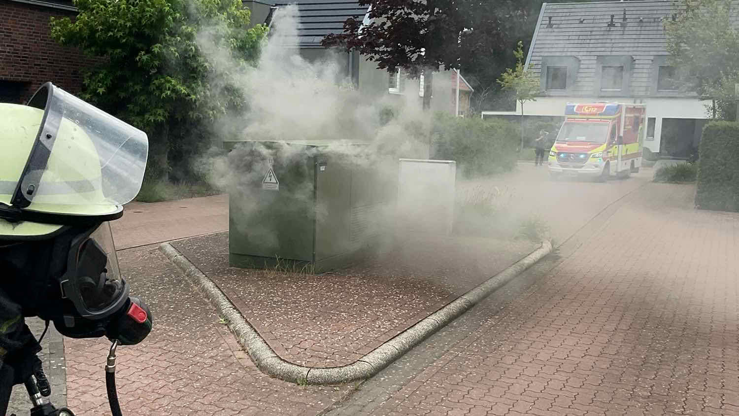 Stromausfall nach brennender Trafostation in Stenern Aktuelle Feuerwehreinsätze und Berichte 1